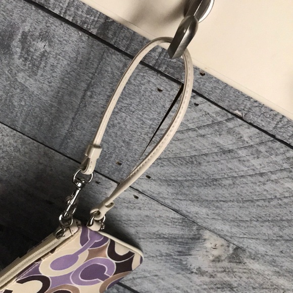 Coach satin leather C wristlet EUC - Picture 4 of 5